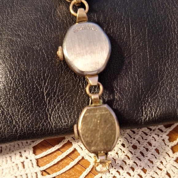 Vintage Gold Watch Bracelet - Picture 12 of 16